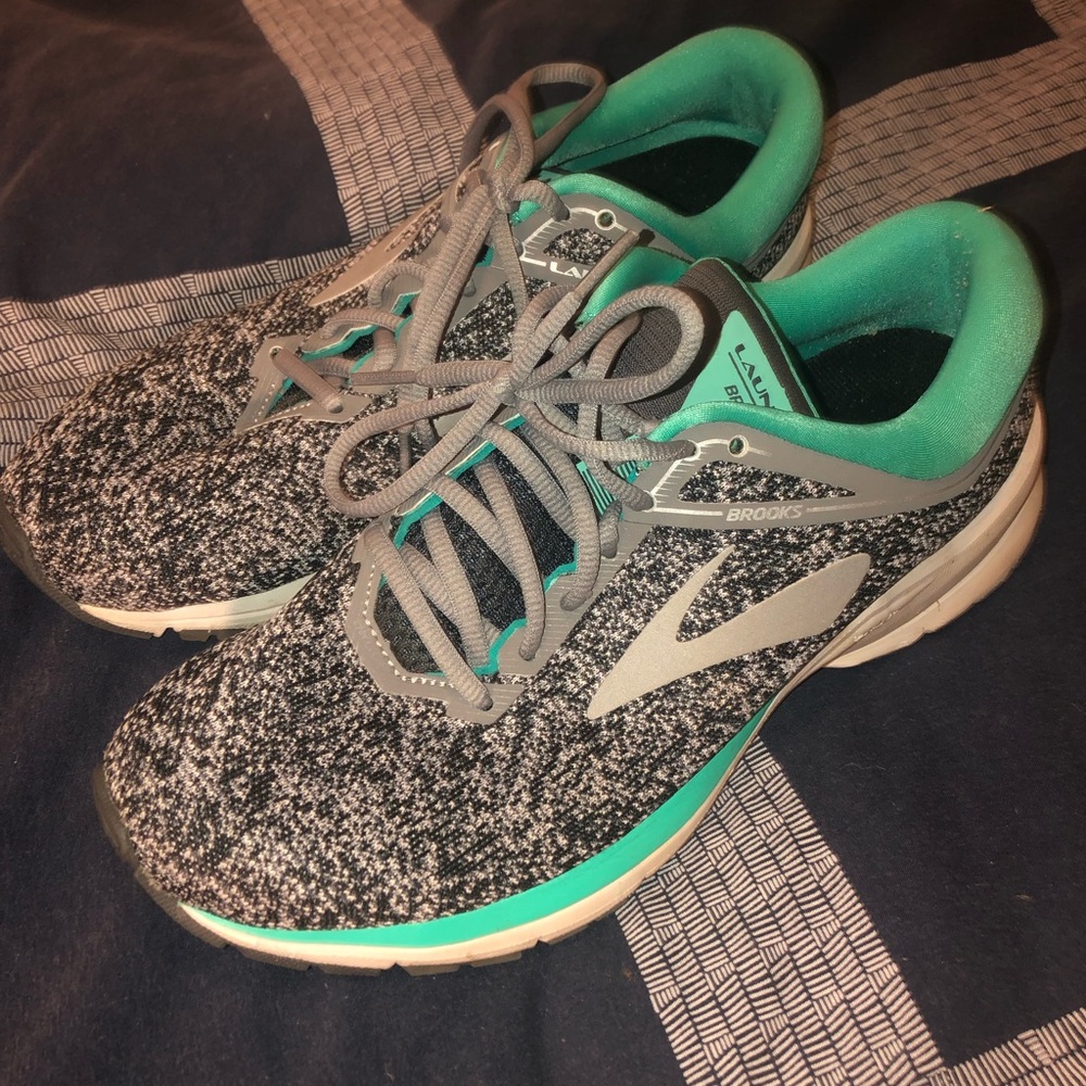Brooks Women 10 Launch 5 - Very Gently Used - Black Gray Green White
